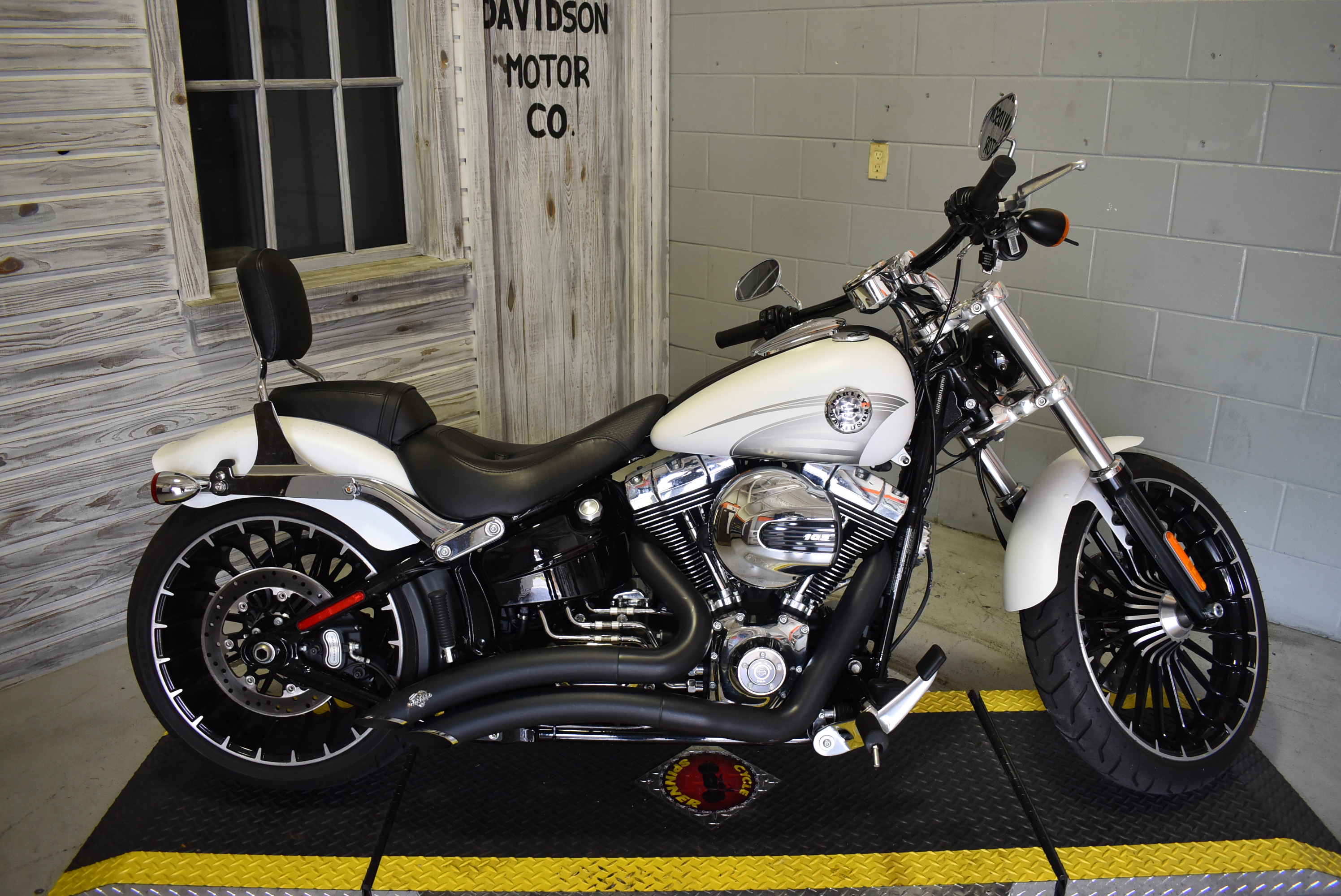 Pre-Owned 2017 Harley-Davidson Softail Breakout FXSB