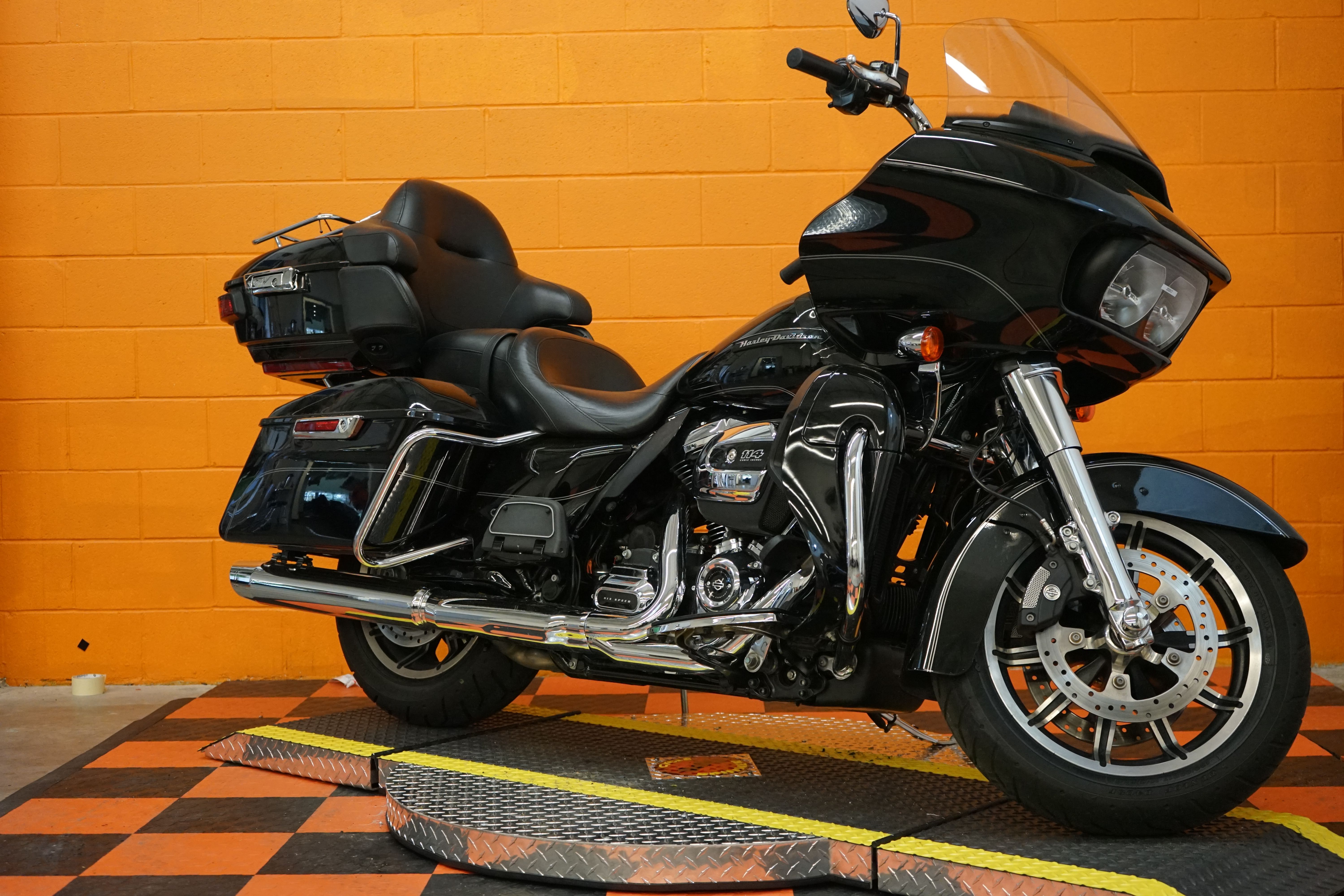 Pre-Owned 2017 Harley-Davidson Touring Road Glide Ultra FLTRU