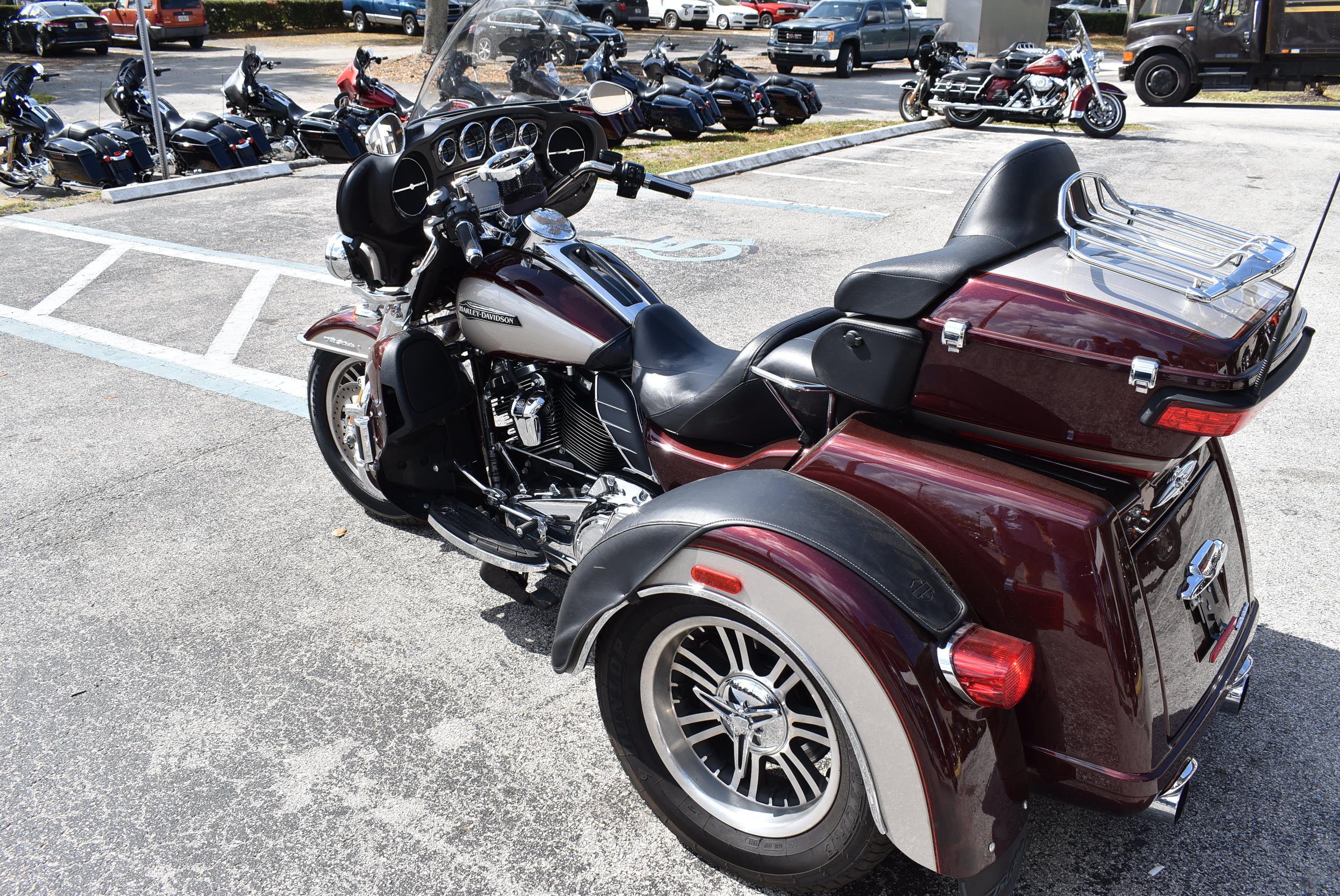 Pre-Owned 2018 Harley-Davidson Trike Tri Glide Ultra Classic FLHTCUTG